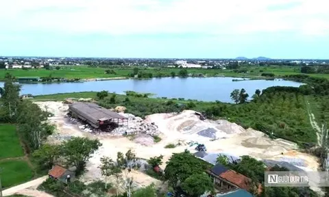 Xưởng tái chế nhựa “mọc” trong dự án nhà máy gạch bỏ hoang, dân kêu trời vì mùi hôi
