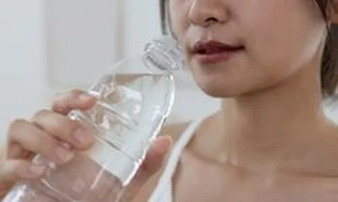 Uống 3.000ml nước trong vòng 2 giờ, người phụ nữ 33 tuổi bị phù não