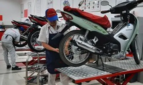 Đi xe máy bao lâu thì phải bảo dưỡng, thay dầu? Câu trả lời từ các hãng Honda, Yamaha Vinfast