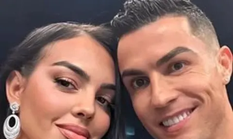 Mẹ và gia đình không dự đám cưới Ronaldo