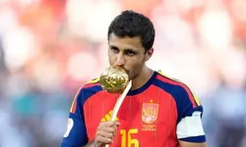 Barcelona đạt thỏa thuận mua Rodri từ Man City