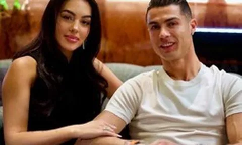 Từ cuộc gặp định mệnh đến ngày cưới, 10 năm của Ronaldo và Georgina xuất hiện điểm trùng hợp kỳ lạ không ai giải thích nổi