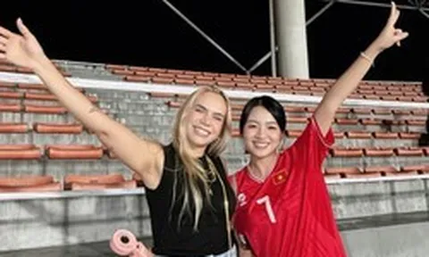 Cận cảnh màn đọ sắc của vợ Xuân Son cùng nàng WAG hotgirl xứ Nghệ