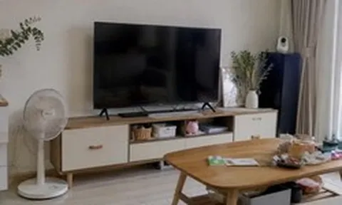 Vì sao ngày càng nhiều gia đình không còn đặt tivi lên kệ? 2 cách bố trí đang phổ biến trong nhà hiện đại