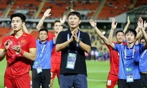 HLV Kim Sang-sik tạo ám ảnh chưa từng có của bóng đá Thái Lan