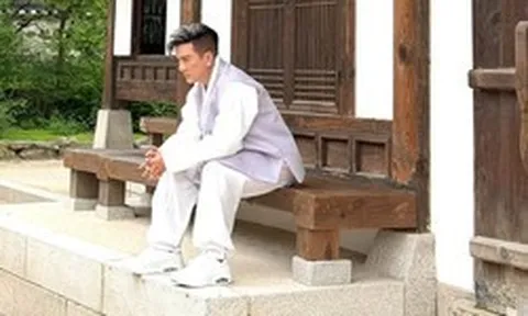 Ông hoàng nhạc Việt nhận bằng khen: "Bữa giờ nhận mấy cái rồi nhưng toàn giấu thôi!"