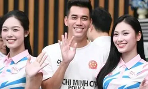 Thí sinh Hoa hậu Việt Nam gặp Tiến Linh và dàn cầu thủ