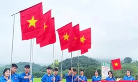 Mãn nhãn đường cờ Tổ quốc giữa núi rừng Bắc Ninh