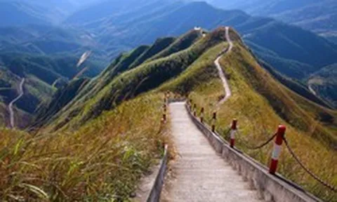 Hôm nay - 1/9, địa phương 1,5 triệu dân này chính thức trở thành thành phố trực thuộc Trung ương thứ 8 của Việt Nam: Thu 51.000 tỷ đồng sau 8 tháng từ 1 ngành, có “sống lưng khủng long” 2.000 bậc