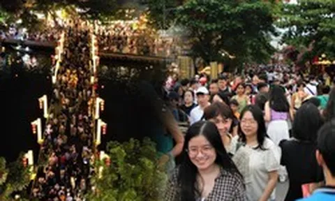 Cảnh tượng ở một điểm du lịch nổi tiếng dịp 2/9: Càng về tối, dòng người càng đông