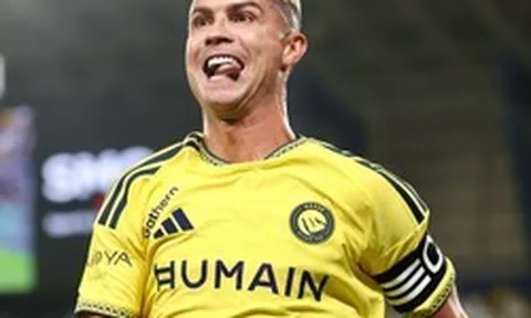 Ronaldo vẫn chưa dừng lại, toả sáng chạm cột mốc 979 bàn thắng