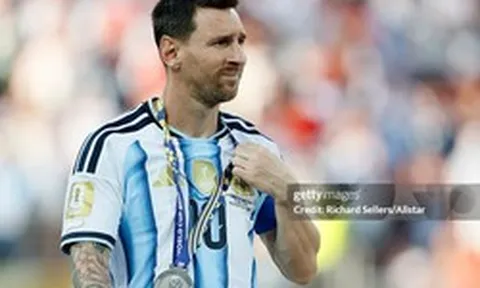 Messi bất ngờ trở lại đội tuyển Argentina