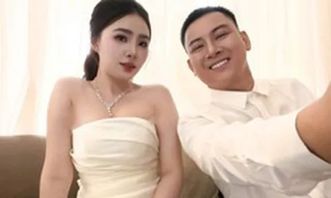Hoài Lâm cầu hôn Ngọc Trinh