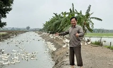 Nam NSƯT mang quân hàm Thượng tá, U70 đi bán lẩu ở Từ Liêm, Hà Nội