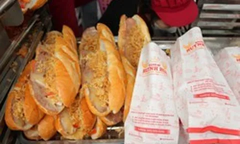 Vì sao ổ bánh mì, tô hủ tiếu, đĩa cơm tấm có giá 100.000 đồng ở TP.HCM?