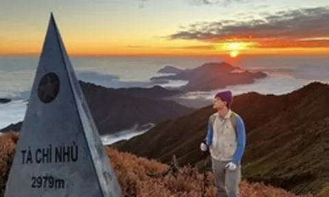 Khoảnh khắc hoàng hôn trên đỉnh Tà Chì Nhù gây chú ý trên mạng xã hội