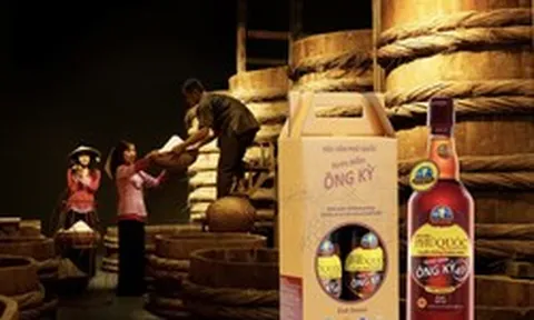 Đặc sản Việt Nam đầu tiên được châu Âu bảo hộ: Mỗi thùng ủ đúng 52 miếng gỗ, ngâm 12 tháng, mà rất ít nhà dám dán nhãn