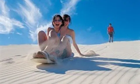 Phát hiện "tiểu sa mạc Sahara" ở Việt Nam có hồ rộng 70 ha, kỳ nghỉ 5 ngày đón hơn 10.000 lượt khách