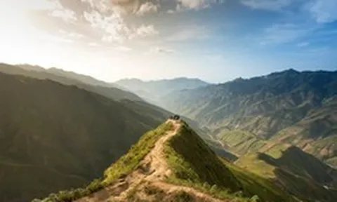Không phải Sa Pa, Việt Nam có một nơi nằm ở độ cao hơn 1.500 m, sở hữu khí hậu mát mẻ quanh năm chỉ khoảng 15 độ, vừa được Oscar du lịch vinh danh