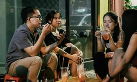 Lời khuyên tài chính cho người định cắt giảm chi tiêu cà phê, trà chiều
