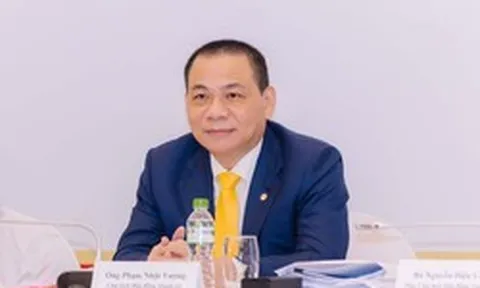 Ông Phạm Nhật Vượng đang tiếp tục tuyển hơn 1.000 nhân sự mới về làm việc, lương lên tới 40 triệu đồng, có vị trí chỉ cần nhanh, khỏe, thị lực 10/10, người mới vào nghề cũng làm được