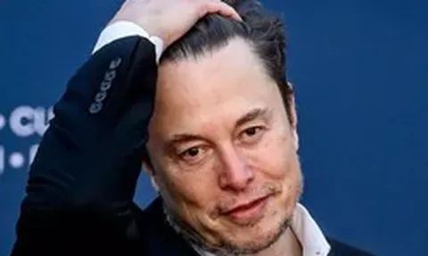 Elon Musk chia tay bạn gái