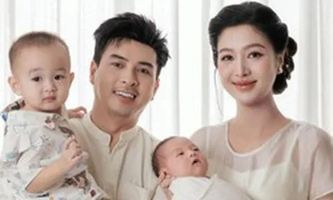 Hồ Quang Hiếu khoe tổ ấm nhỏ 4 người, nhan sắc bà xã 3 tuần sau sinh gây sốt mạng