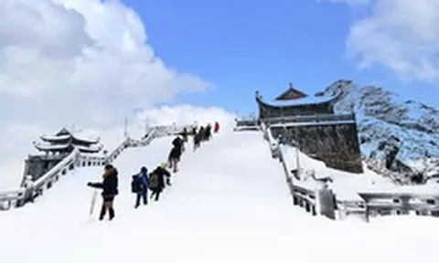 Chinh phục đỉnh núi cao 3.143 m ở Việt Nam, từng lạnh -8°C, mùa đông nhìn như một góc châu Âu