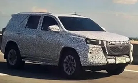 Tin xe 19/10: Toyota Fortuner, Kia Sonet lộ diện thế hệ mới trên đường thử