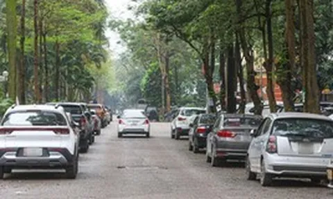 Tất cả người dân đỗ ô tô tại nhà hàng, quán cafe, nơi công cộng chú ý thông báo từ công an