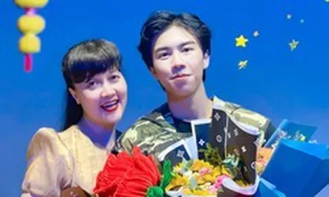 Vân Dung bật khóc khi nói về con trai