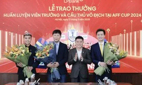 "Tôi thường xuyên trao đổi với tỷ phú Phạm Nhật Vượng về định hướng phát triển bóng đá..."