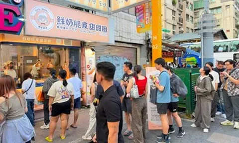 Tiệm bánh bất ngờ đông nghịt sau vụ nhân viên xô xát với khách