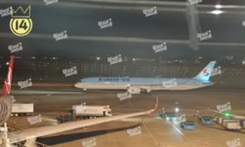 Tối qua - 23/10, sân bay Nội Bài ghi nhận một máy bay đặc biệt hạ cánh
