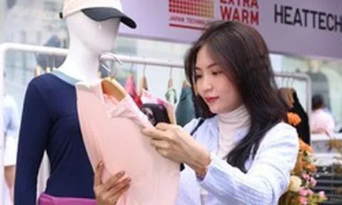Từ nay đến 25/10, người dân ở Hà Nội có thể nhận miễn phí 1.000 chiếc áo sở hữu công nghệ độc đáo