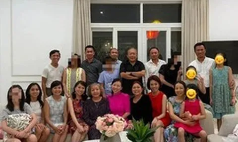 Việt Nam có gia tộc giàu có với 5 người con thành đạt, cháu trai SN 1995 đã làm Giám đốc: Người mẹ từng yêu cầu con trai về nhà trước 23h, nay đứng sau loạt thương hiệu nổi tiếng Hàn Quốc, Mỹ, Nhật Bản