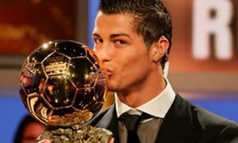 Ronaldo lên tiếng sau khi thắng Messi giành Quả bóng Vàng vĩ đại nhất lịch sử