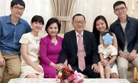 Việt Nam có một gia đình đứng sau đế chế nghìn tỷ: 2 con gái ngồi ghế Tổng giám đốc và Phó tổng giám đốc, con trai út vừa kinh doanh vừa đi hát