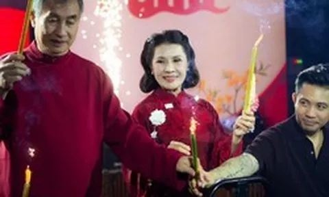 Việt Nam có gia đình “đổi đời” ngoạn mục: Từng sống trong nhà lợp trên kênh, nay con trai duy nhất làm Phó Tổng Giám đốc, kế nghiệp nghìn tỷ