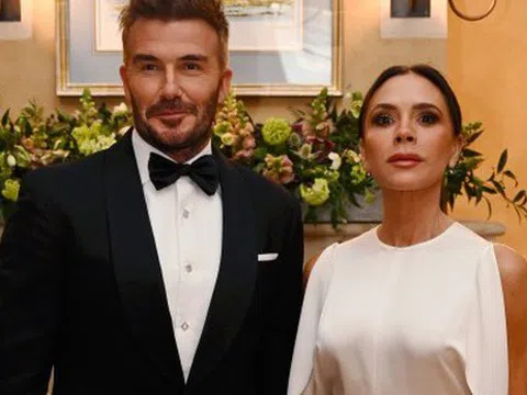 Victoria Beckham lên chức "Lady" giữa drama mâu thuẫn, lần này con dâu tỷ phú cũng không đủ sức giật spotlight!