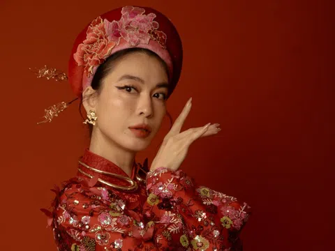 Biểu tượng nhan sắc đình đám một thời tái xuất đầy cuốn hút và ma mị trên sàn diễn thời trang sau hơn 1 thập kỷ