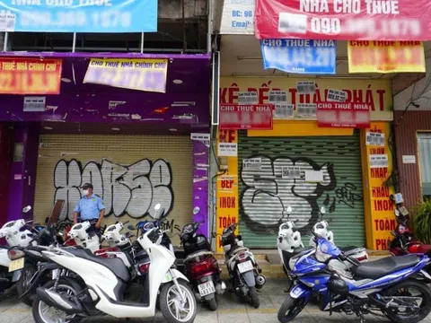 Hàng quán tại Tp.HCM vẫn thi nhau đóng cửa, trả mặt bằng
