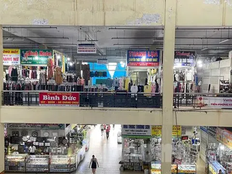Chợ Vinh 'sáng đèn' sau hơn 1 tuần tiểu thương đồng loạt đóng cửa
