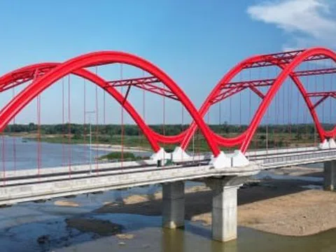 Cận cảnh cầu vòm thép 850 tỷ đồng sắp thông xe ở Quảng Ngãi
