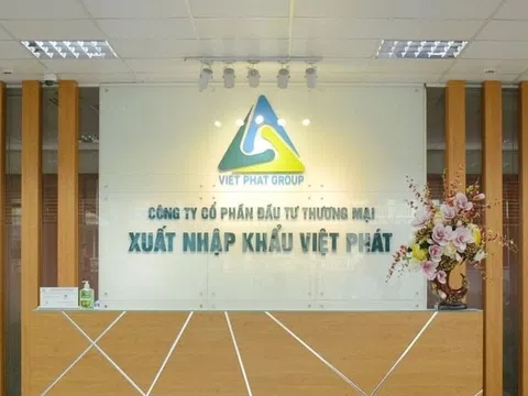 Chủ tịch vướng lao lý, vợ của thành viên HĐQT nhanh chóng bán sạch 132.000 cổ phiếu