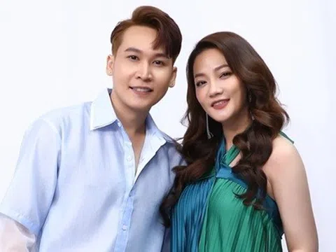 Nữ ca sĩ phải đi làm thu ngân, lấy chồng kém 7 tuổi, xưng chị em với nhau