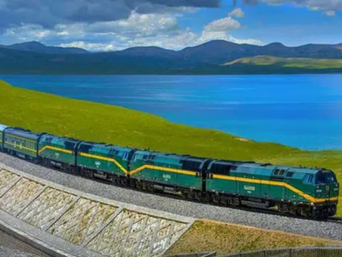 Chuyến tàu chạy gần 2000km, đi mất 2 ngày: Du khách nhận xét "Như một giấc mơ"