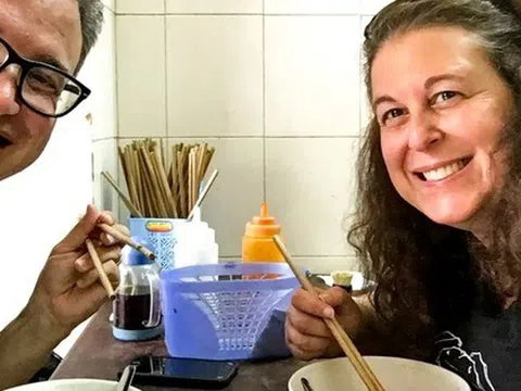 Khách Tây thốt lên khi trải nghiệm ẩm thực đường phố ở TP.HCM: Các món ngon có ở khắp mọi nơi