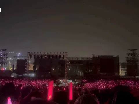 Dàn Anh Trai Vượt Ngàn Chông Gai xử lý sự cố quá đỉnh: Mang loa kẹo kéo lên sân khấu hát chay, live cực mượt!