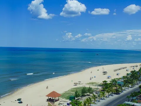 Phát hiện bãi biển ít du khách biết ở Quảng Bình, người bản địa nhận xét: Hoang sơ, đẹp hơn Nhật Lệ